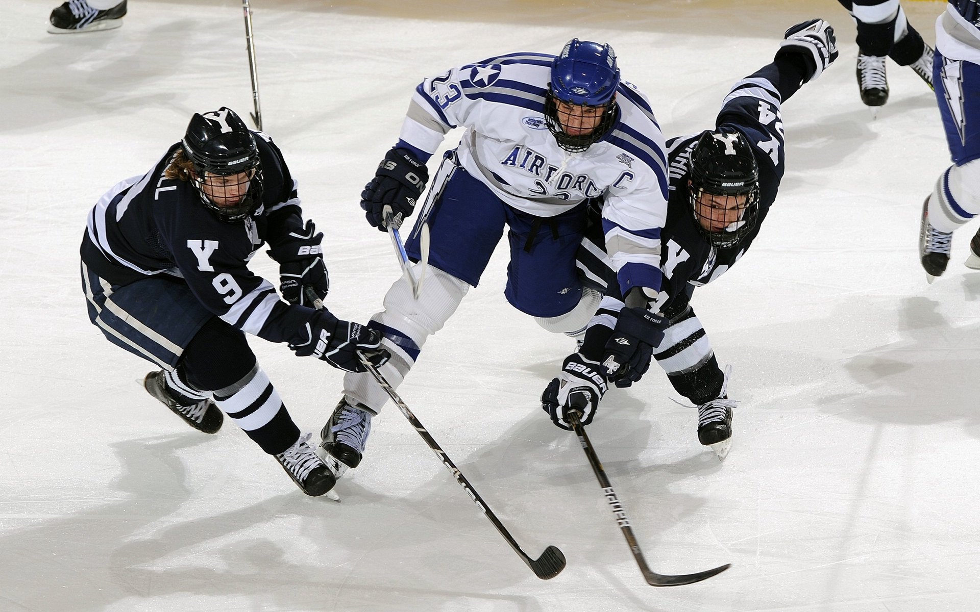 《布克表现出色,带领球队拼搏至最后一刻》,布克入场