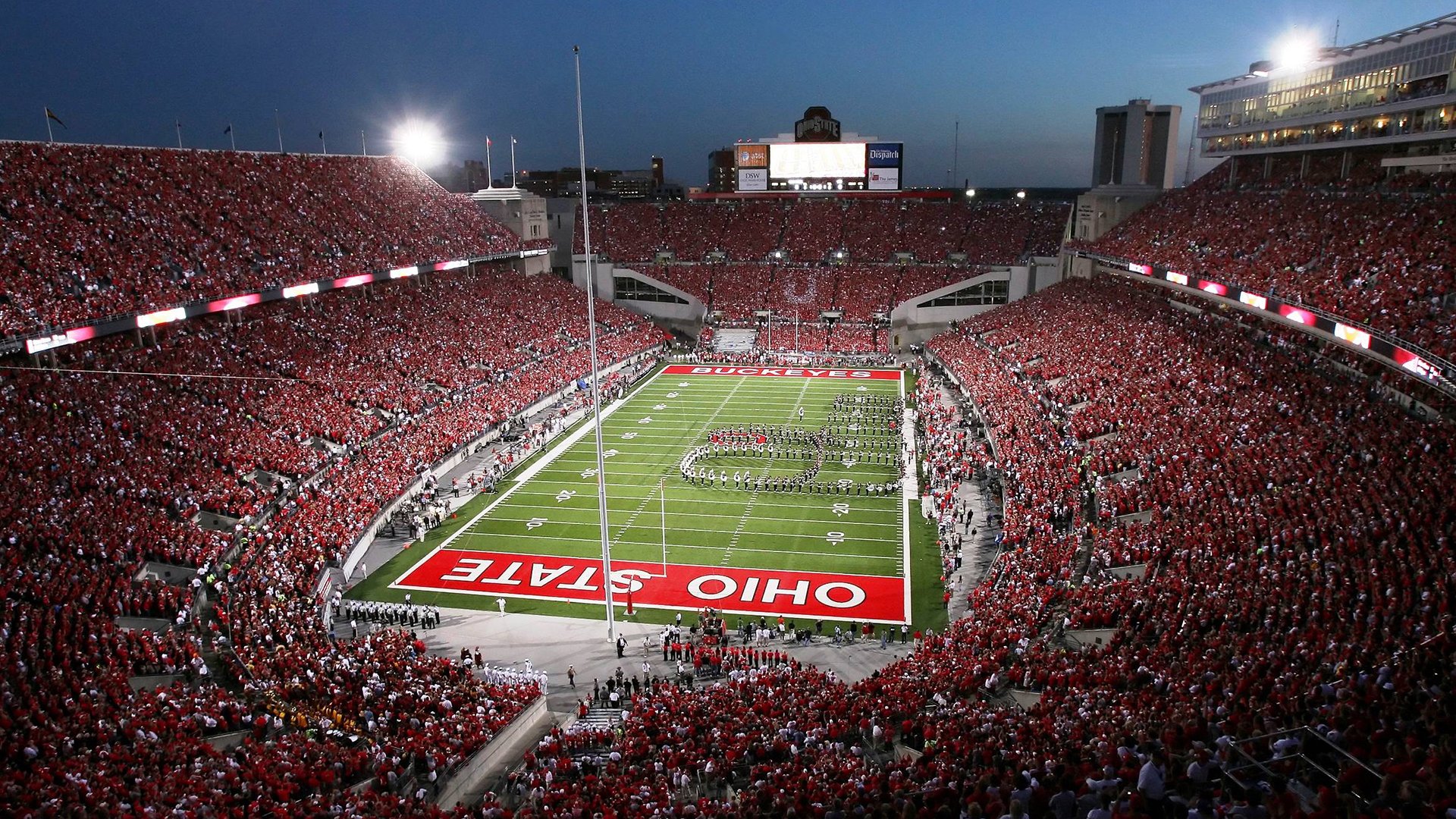 凯撒酋长主场气氛堪比欧洲豪门，球迷热情高涨，凯撒酋长球衣