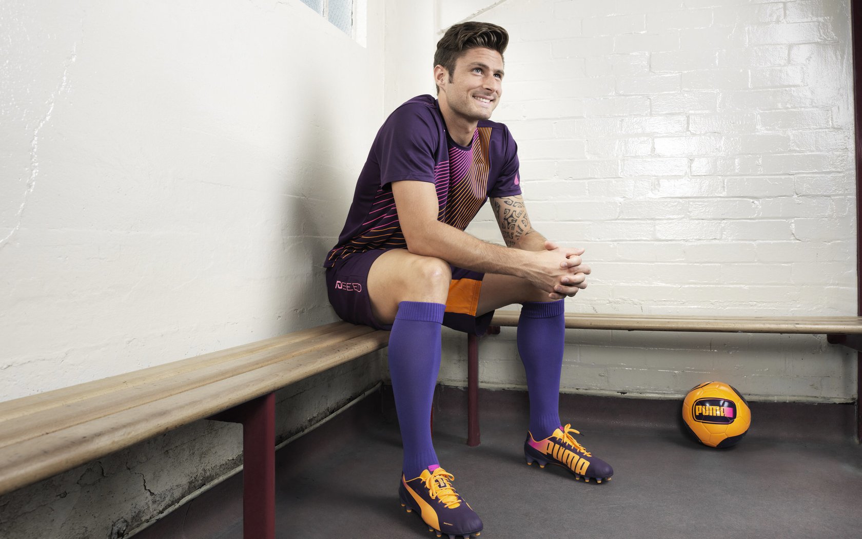 在2021年季后赛第二轮,库里爆发36分,投中7个三分,带领勇士晋级!