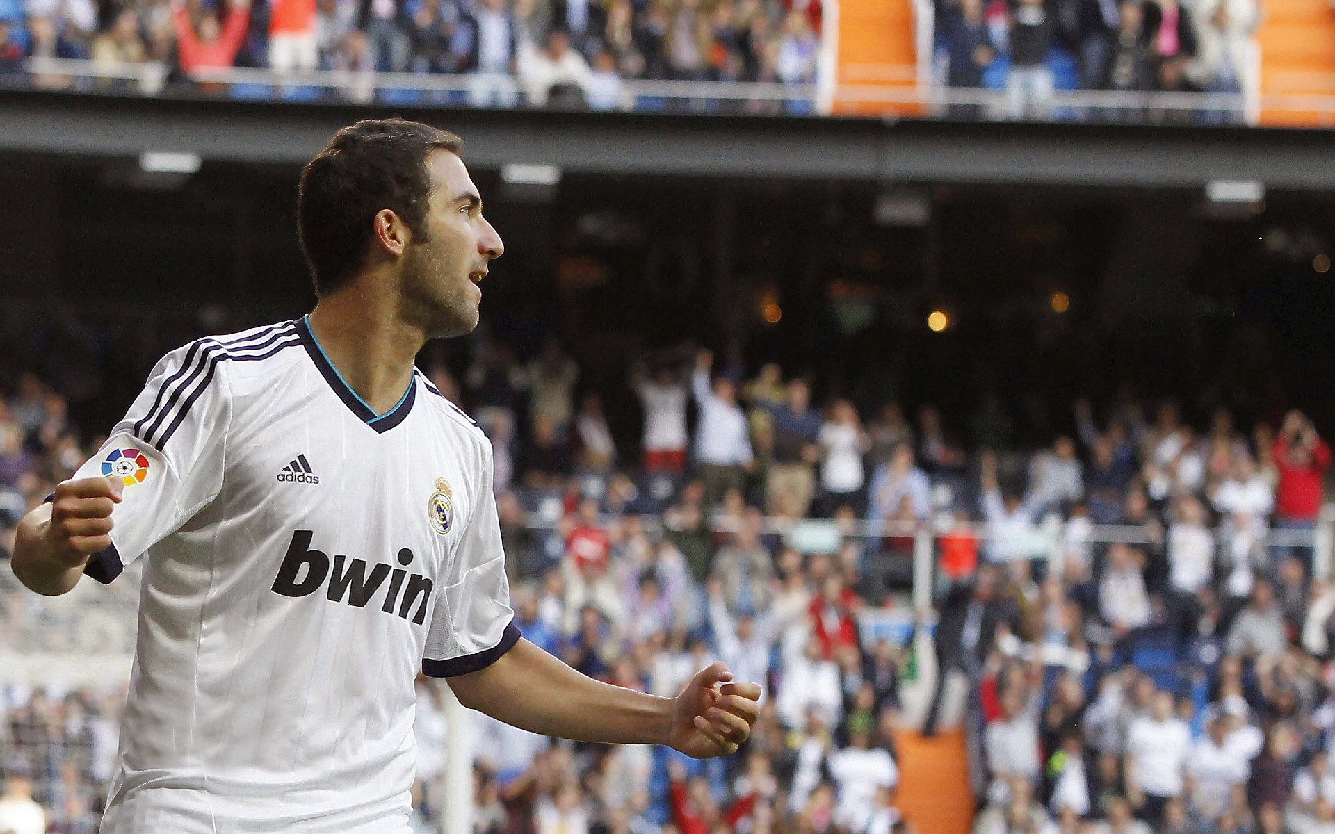 夺冠大热门演绎惊险转折，冠军前景脉脉呼唤，夺冠锦集